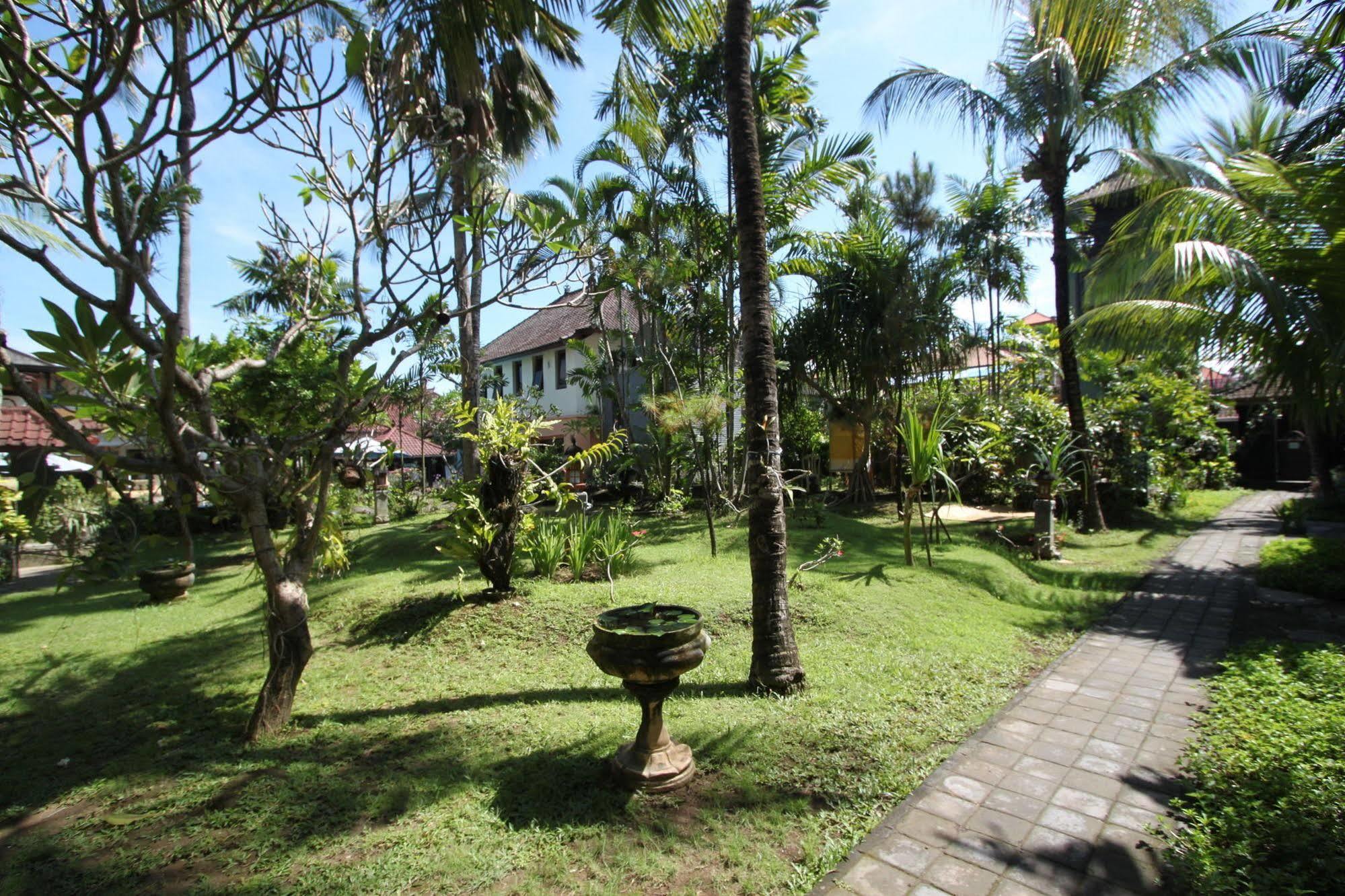 Bakung Beach Resort Kuta Lombok Exterior foto